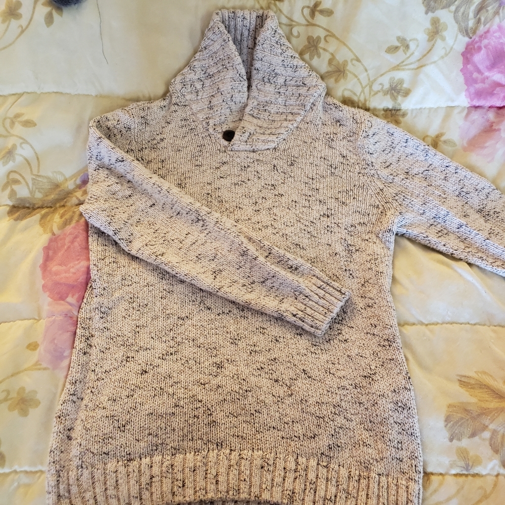 💙Urban Pipeline Cream color Knit sweater